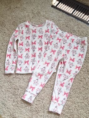 18M - Tahari Girls White Pajama Set with Pink Bows and Ghosts
